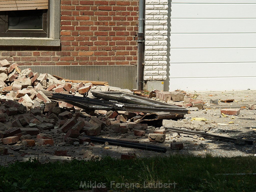 Detonation im Haus Erftstadt Dirmertsheim Brueckenstr P551.JPG